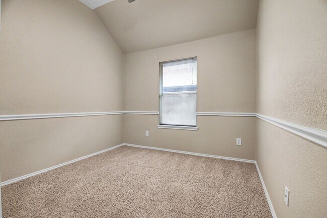 Building Photo - Welcome home to this spacious 3-bedroom, 2-bathroom property offering 2,000 square feet of comfor...