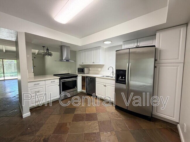 Building Photo - 3440 W Benjamin Holt Dr