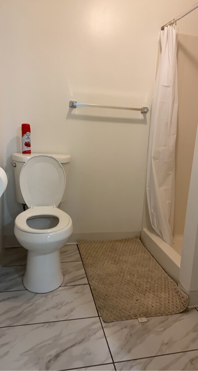 En Suite bathroom - 16208 E Kingside Dr