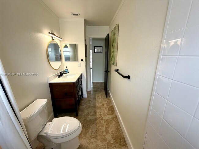 Building Photo - 5704 SW 116th Ave