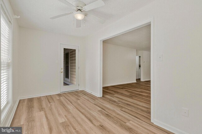 Building Photo - 10070 Oakton Terrace Rd