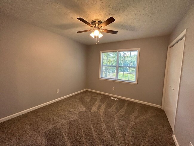 Building Photo - **ASK HOW YOU CAN MOVE IN WITH NO SECURITY DEPOSIT**8546 East Union Hill Rd: Ranch Home with 16x2...