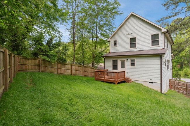 Building Photo - Gorgeous 4 Bedroom Home in the Heart Of Durham! **APPLICATIONS PENDING**