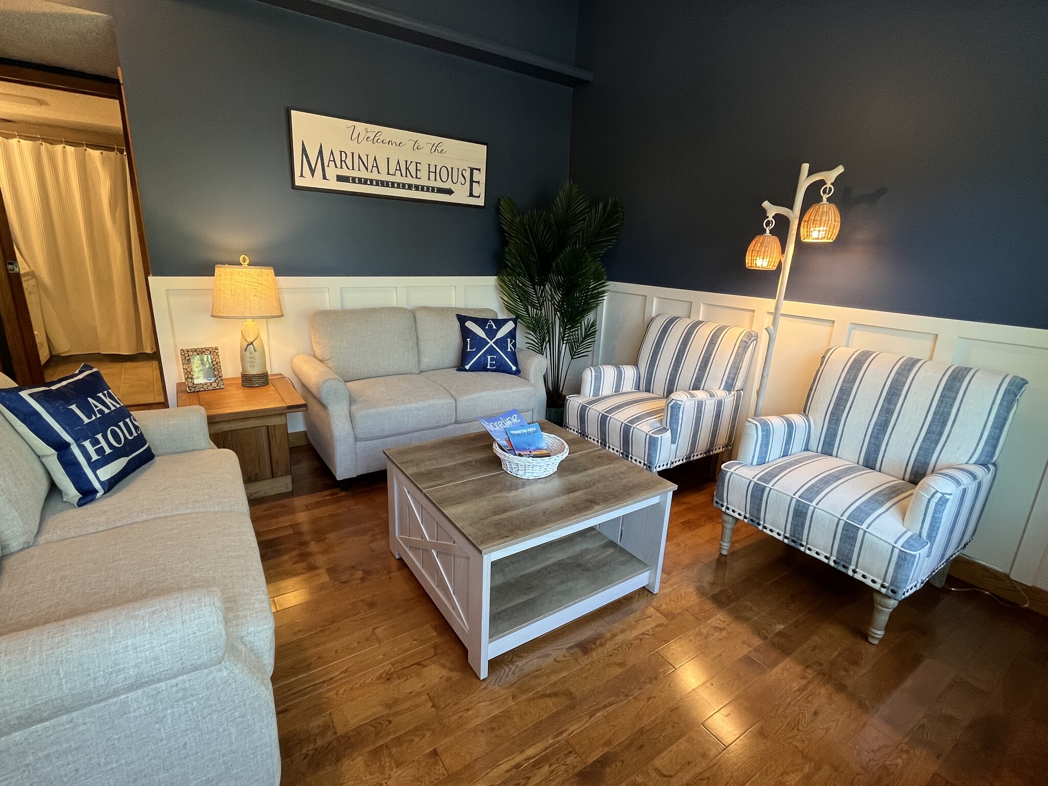 Living room - 6023 Barnhart Rd