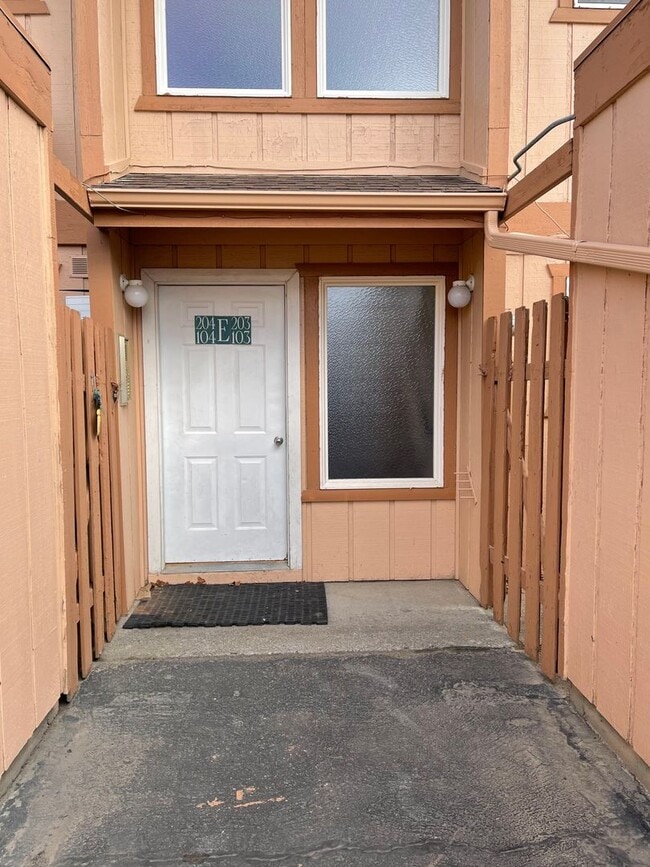 Building Photo - Charming 2-Bed, 1-Bath Condo for Lease at Ivy Club – Low Maintenance Living