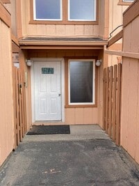 Building Photo - Charming 2-Bed, 1-Bath Condo for Lease at Ivy Club – Low Maintenance Living