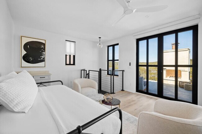 Building Photo - 2701 Bumble Bee Dr