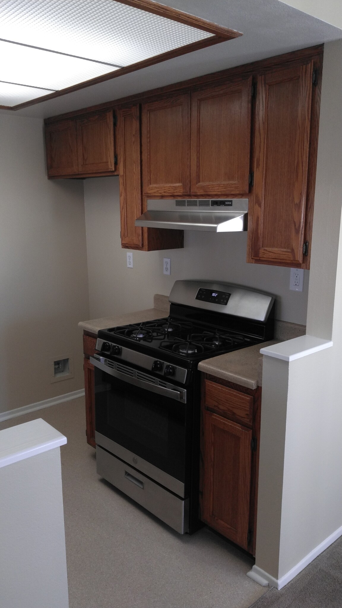 Kitchen stove - 112 Malvern Ave