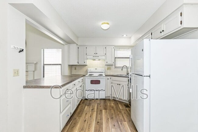 Building Photo - 550 W 3rd St