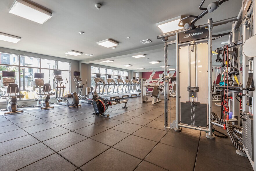 Building Photo - 480 Foley St