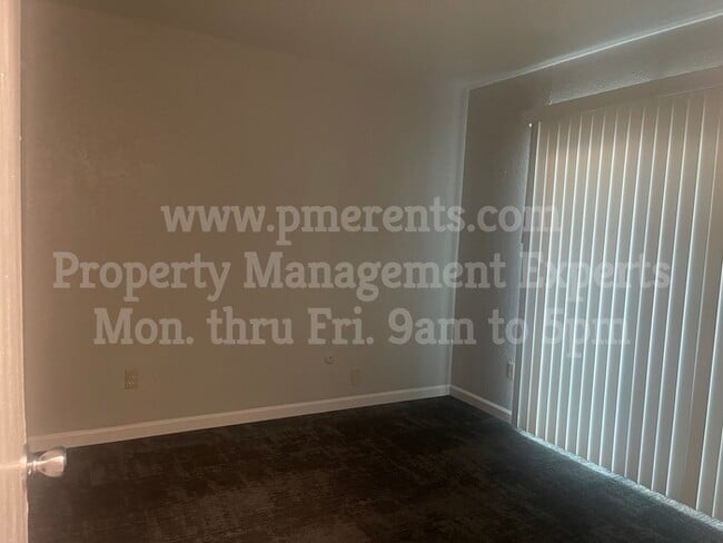 Building Photo - Duplex