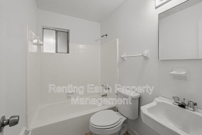 Building Photo - 426 Brookview Dr