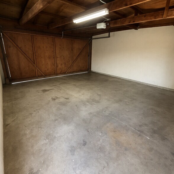 Building Photo - 5032 Farago Ave