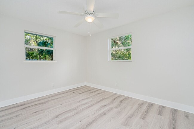 Building Photo - Fully Remodeled 2 Bedroom Home in Prime Ormond Location