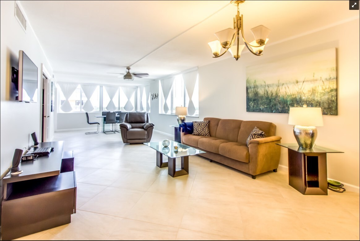 Building Photo - 3100 NE 49th St