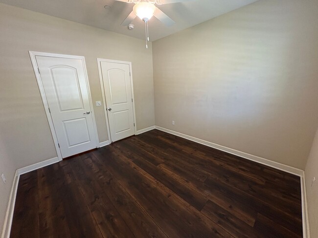 Building Photo - SE Visalia home Coming Soon!!