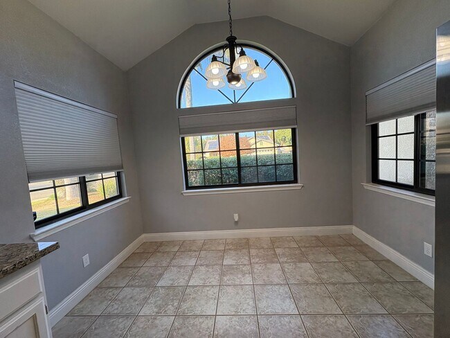 Building Photo - SE Visalia home coming soon!