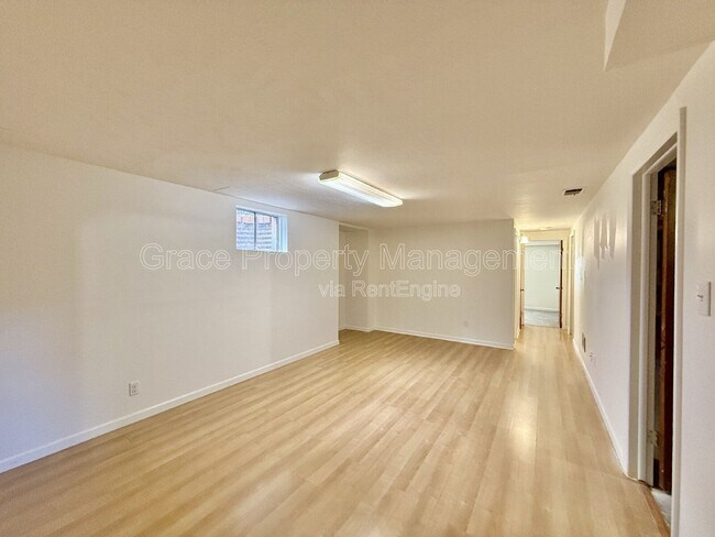 Building Photo - 1125 W 8th Ave Dr