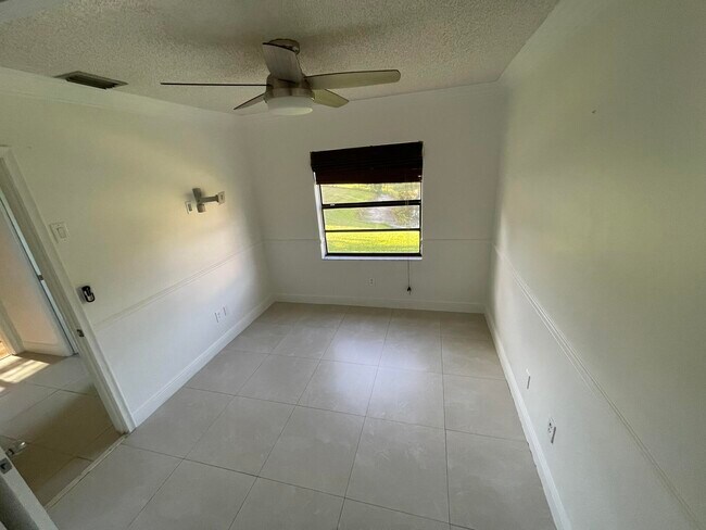 Building Photo - 1120 Parkside Green Dr