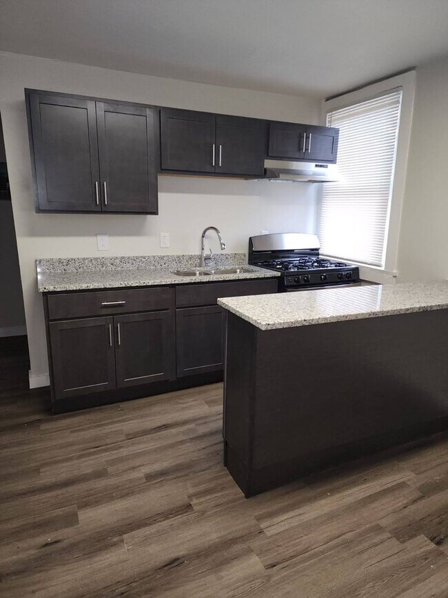 Building Photo - 731-733 Cameron Street