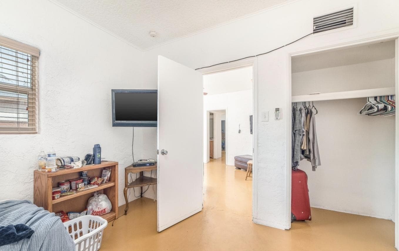 Building Photo - 415 E 23rd St