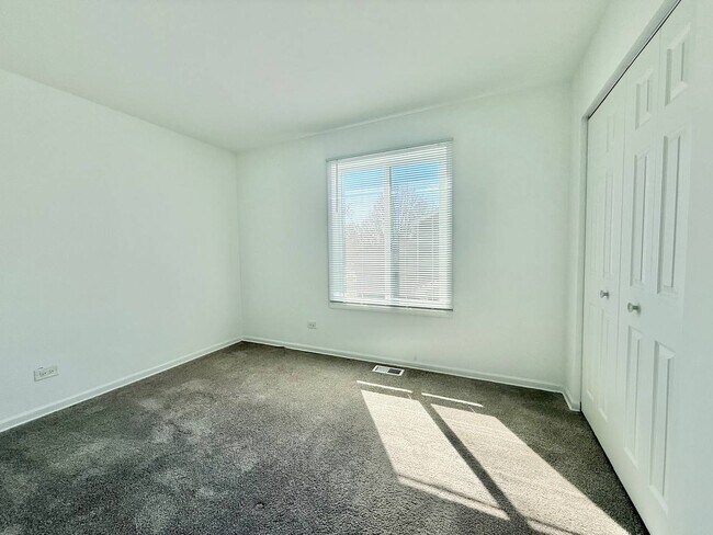 Building Photo - 1363 Andover Dr