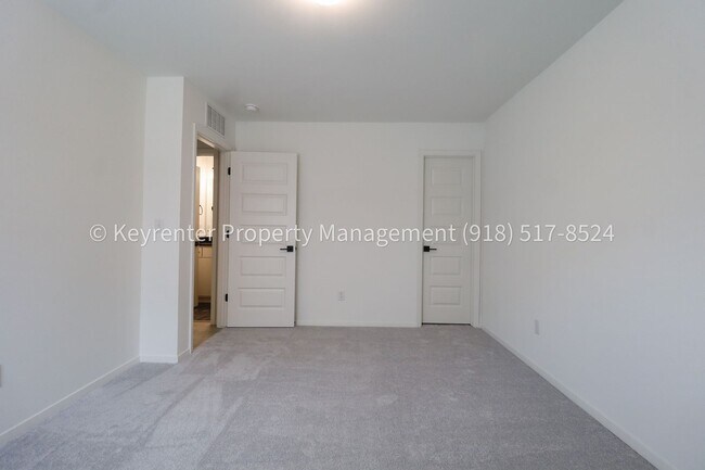 Building Photo - 2908 S Redwood Ave