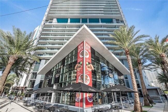 Building Photo - 1300 Brickell Bay Dr