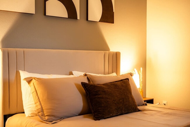 Building Photo - 1229 W 1st Ave