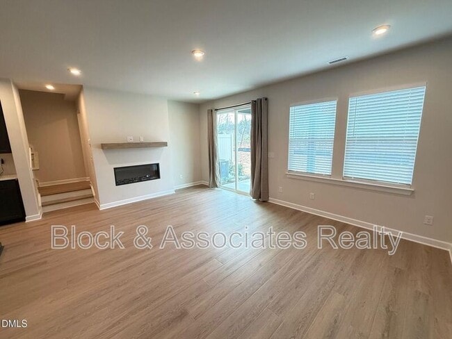 Building Photo - 216 Oak Summit Pl