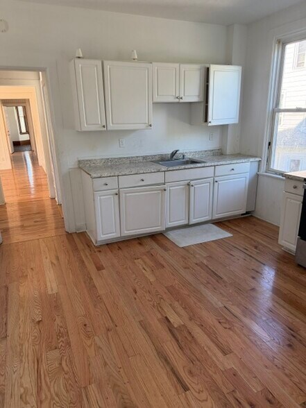 Kitchen - 31 White St