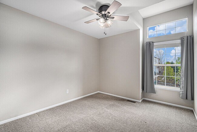 Building Photo - 4 bed/4 bath, Three Story Home Backing to ...