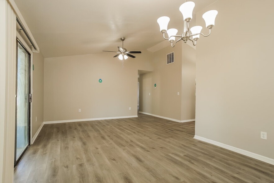 Building Photo - 518 Carlsbad Dr