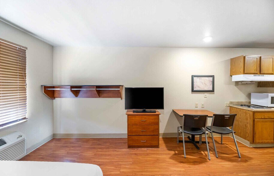 Building Photo - Furnished Studio-Lubbock - South