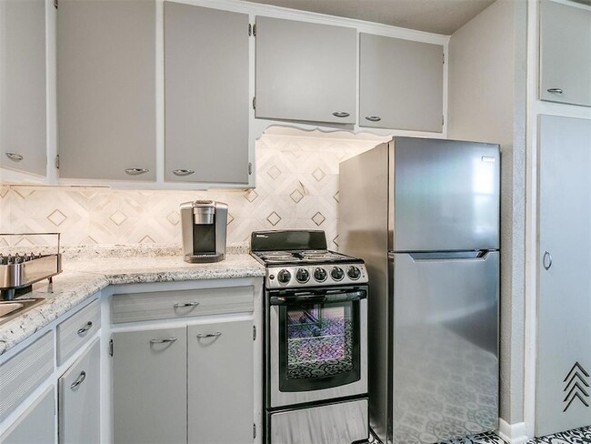 Building Photo - 1223 Monnett Ave