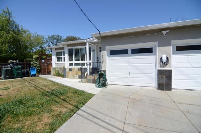 Building Photo - 126 22nd Ave