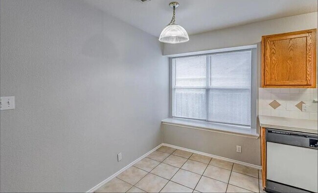 Building Photo - 702 Thrush Dr