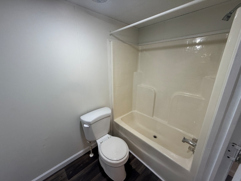 Building Photo - 80 Redwood Ln