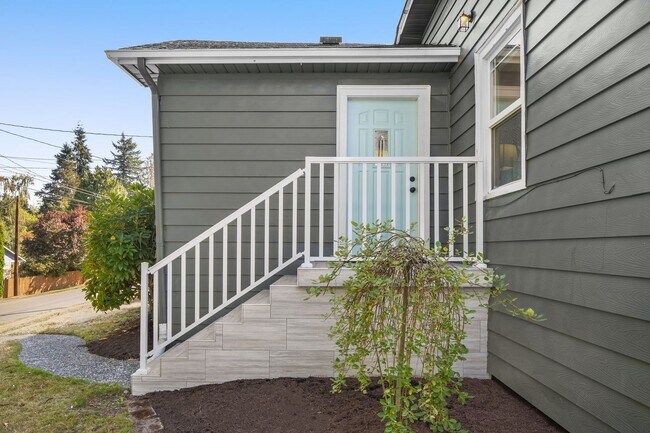 Building Photo - Updated 3-bedroom Bungalow