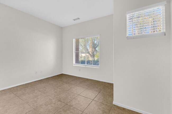 Building Photo - 83107 Greenbrier Dr