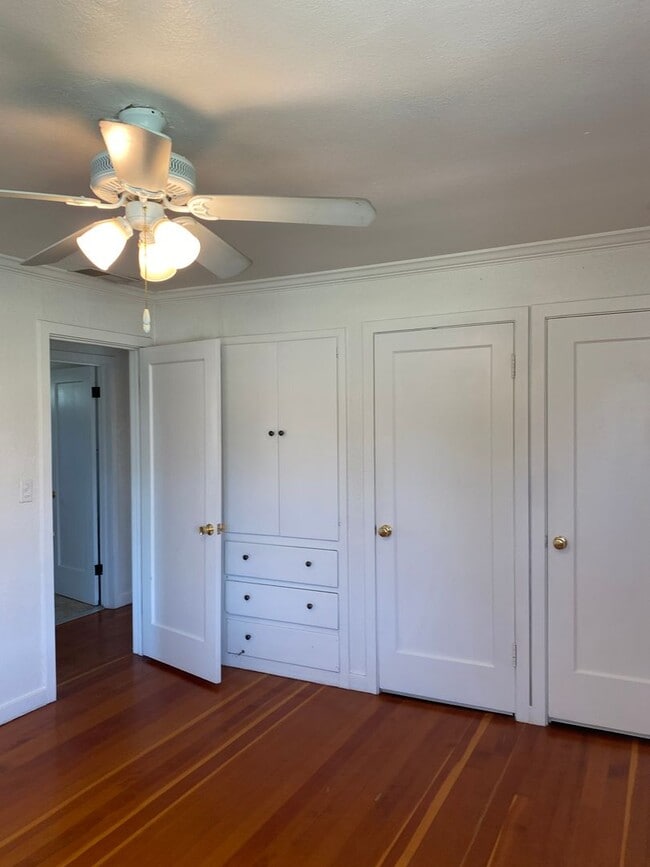 Building Photo - COMING SOON!! DESIREABLE LOS BANOS SOUTH S...