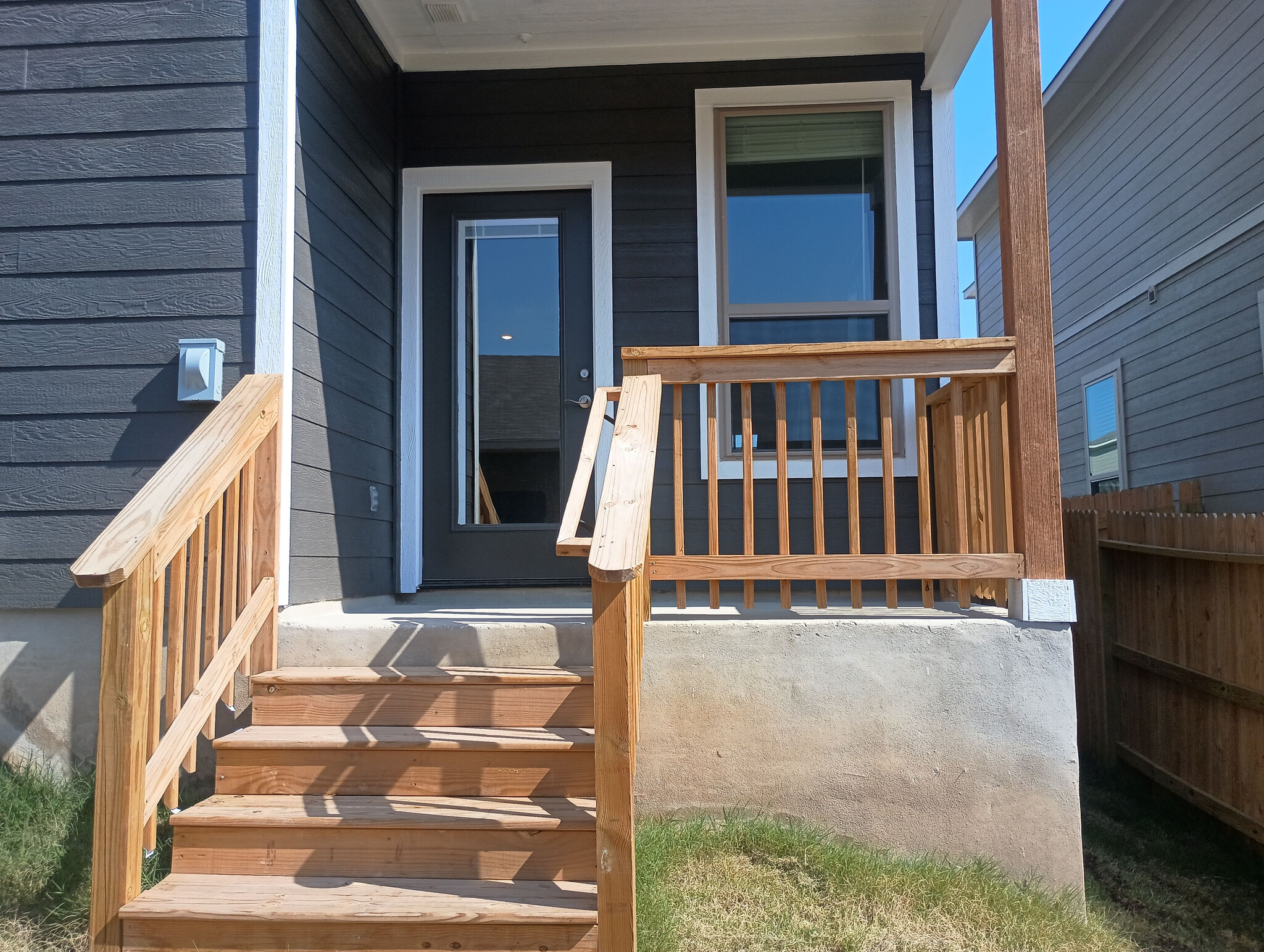 Building Photo - Room in Duplex on Briarwood Pass