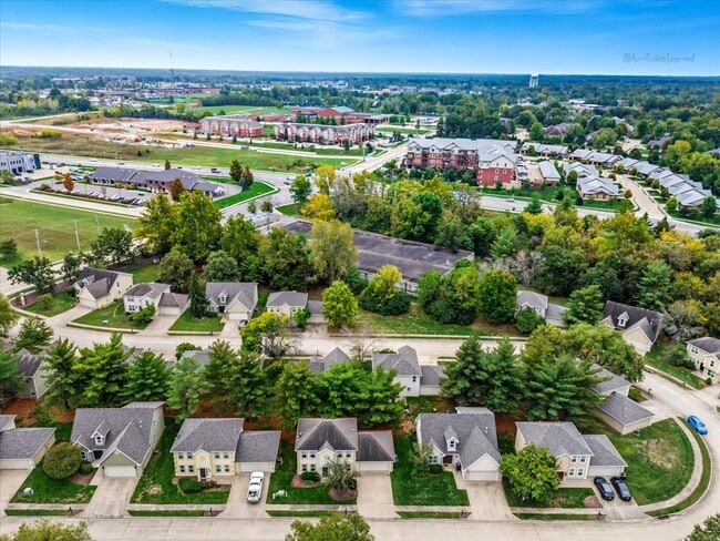 Building Photo - 420 N Village Cir