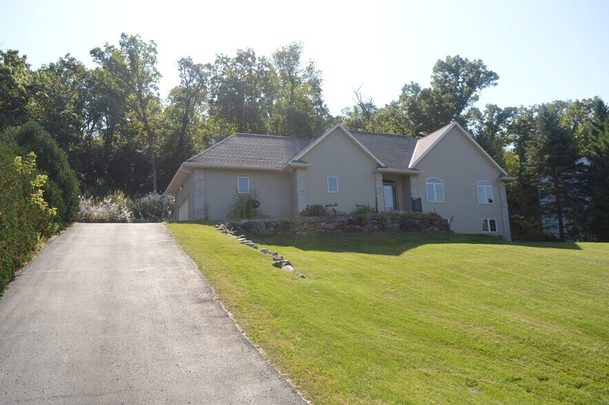 Building Photo - 4734 Bergamot Way