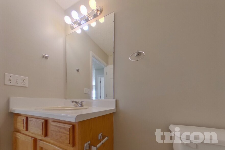 Building Photo - 5413 Wicklander Dr