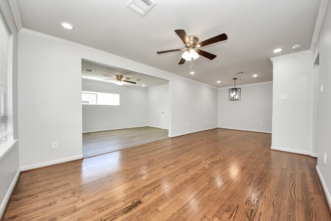Building Photo - 5003 Enyart St