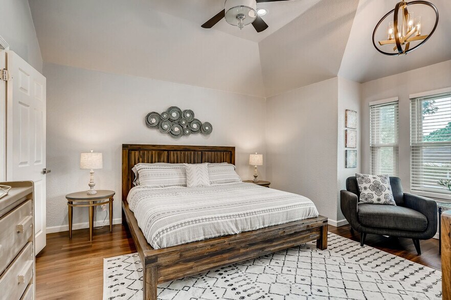 Building Photo - 2201 Rosemary Ln