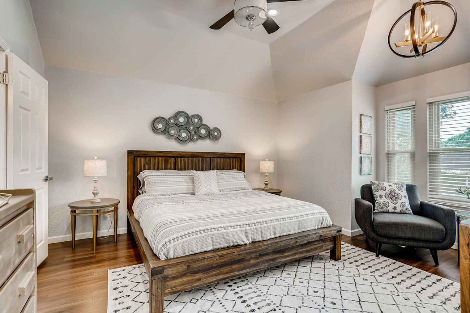 Building Photo - 2201 Rosemary Ln