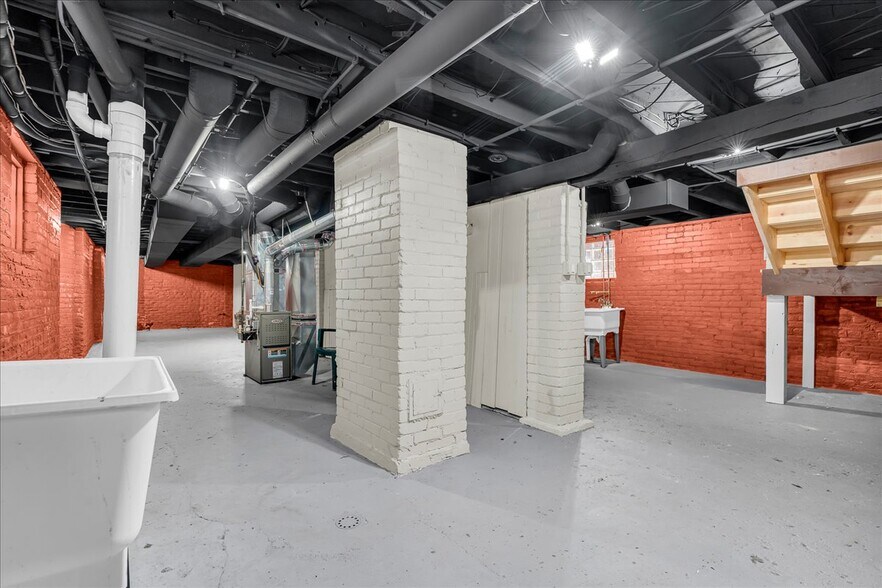 Building Photo - 5238 Commonwealth St