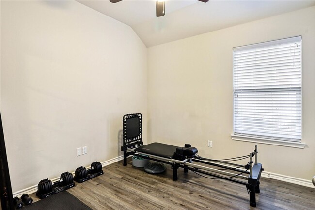 Building Photo - 3906 Las Bahias Dr